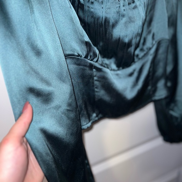 Dynamite Silk blouse - Picture 2 of 2